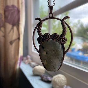 ✨ON SALE✨ 🔮Labradorite Skull Necklace